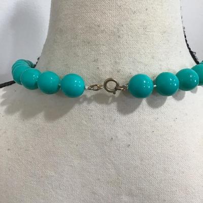 Very nice teal colored beaded necklace