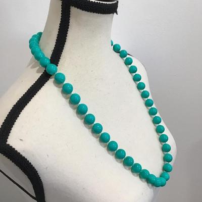 Very nice teal colored beaded necklace