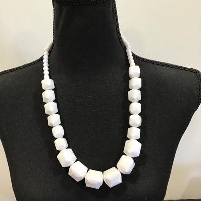 Very nice white beaded necklace