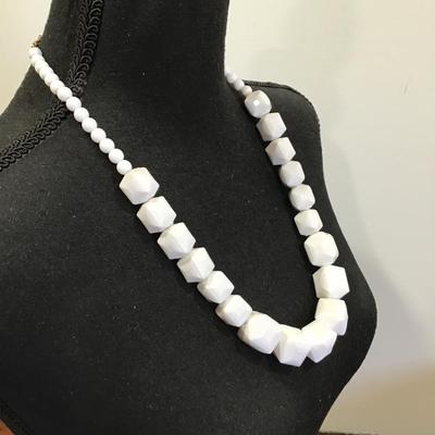Very nice white beaded necklace