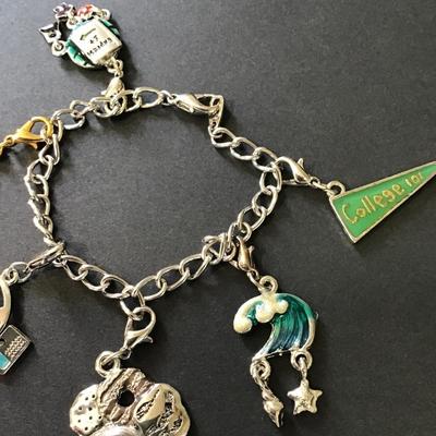 Very nice cute vintage 80s charm bracelet GS USA
