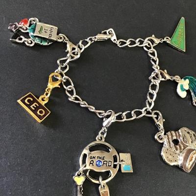 Very nice cute vintage 80s charm bracelet GS USA