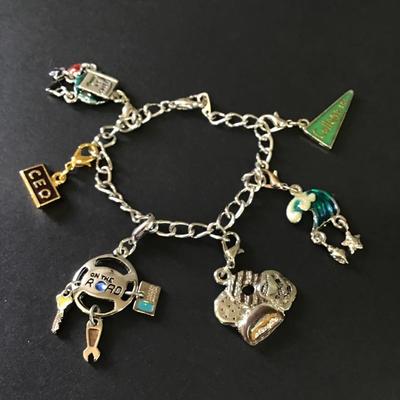 Very nice cute vintage 80s charm bracelet GS USA