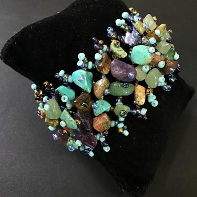 Beautiful vintage, handcrafted, gemstone glass bead bracelet