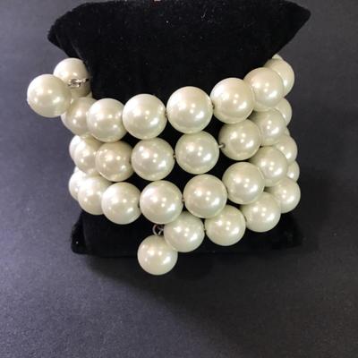 Very nice chunky faux pearl glass beaded wrap around bracelet
