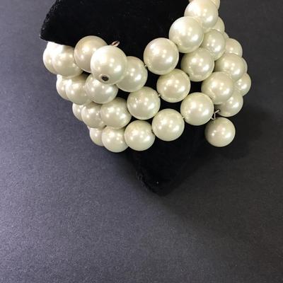 Very nice chunky faux pearl glass beaded wrap around bracelet