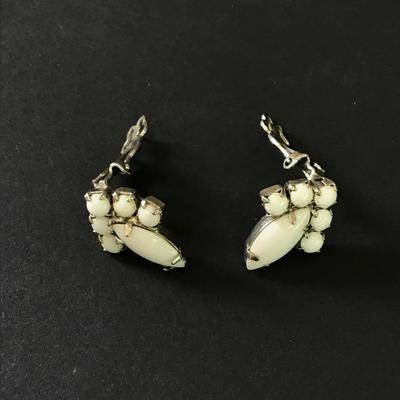 Beautiful vintage, white milk, glass, silver tone clip on earrings