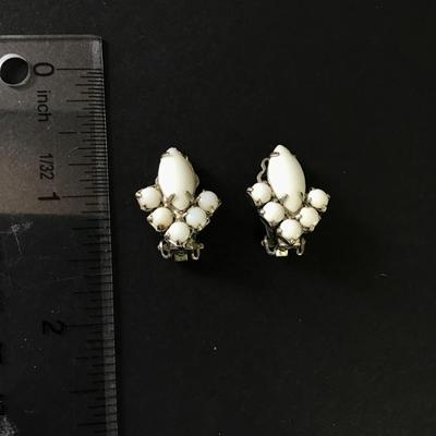 Beautiful vintage, white milk, glass, silver tone clip on earrings