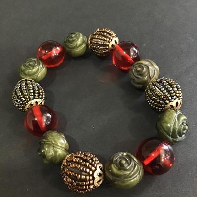 Red and green beaded stretch bracelet