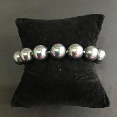 Cool Grey pearl bracelet