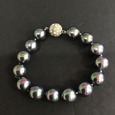 Cool Grey pearl bracelet