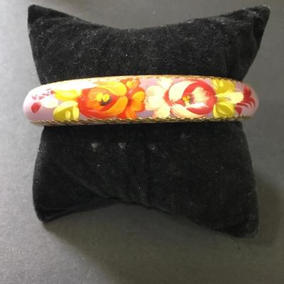 Gorgeous, vintage, handpainted bangle bracelet, very beautiful signed