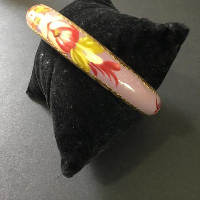 Gorgeous, vintage, handpainted bangle bracelet, very beautiful signed