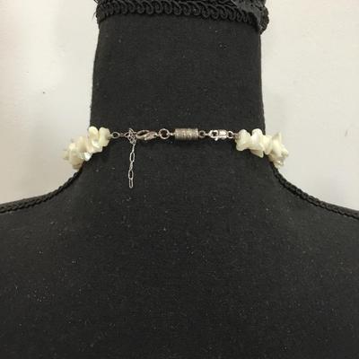 Beautiful vintage mother of pearl necklace and pendant in 925 silver clasp