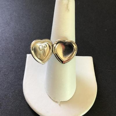 Treasured memories by Ganz initial R heart locket ring
