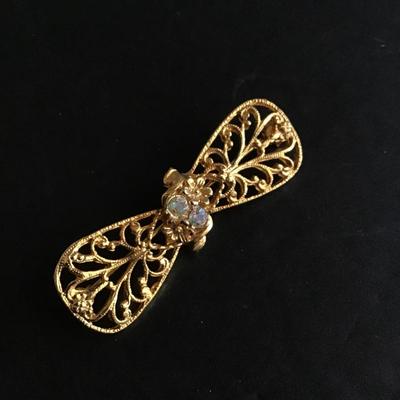 Beautiful Iridescent rhinestone gold tone vintage brooch