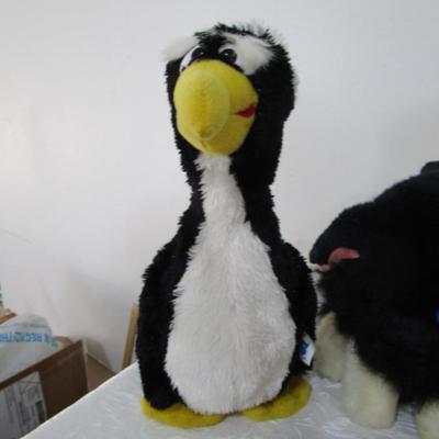 Sale Photo Thumbnail #493: Penguin takes 2 AA batterie not included