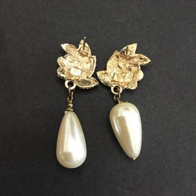 Beautiful, vintage, multicolored, rhinestone cream, enamel photo pearl dangle earrings