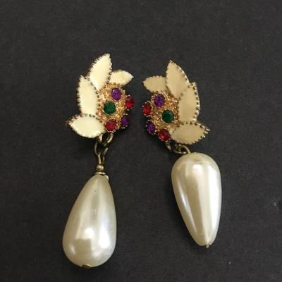 Beautiful, vintage, multicolored, rhinestone cream, enamel photo pearl dangle earrings