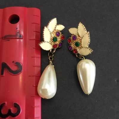 Beautiful, vintage, multicolored, rhinestone cream, enamel photo pearl dangle earrings