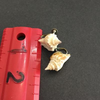Vintage seashell screw back earrings