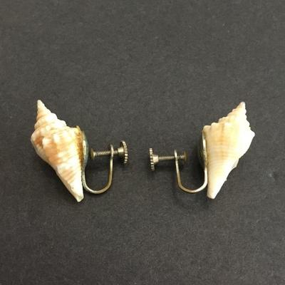 Vintage seashell screw back earrings