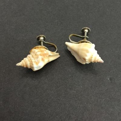 Vintage seashell screw back earrings