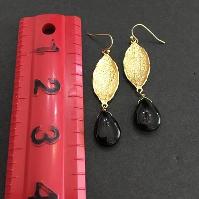 Beautiful Gold tone & obsidian dangle earrings