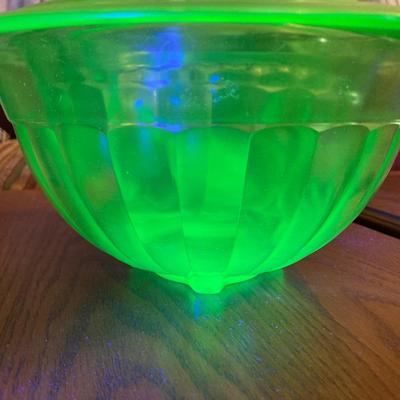LOT 244: Four Uranium Glass Nesting Bowls