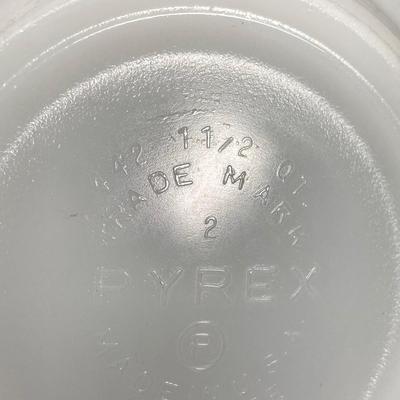LOT 245: Vintage Pyrex Gooseberry Cinderella Mixing Bowl Four Piece Set (White / Black)