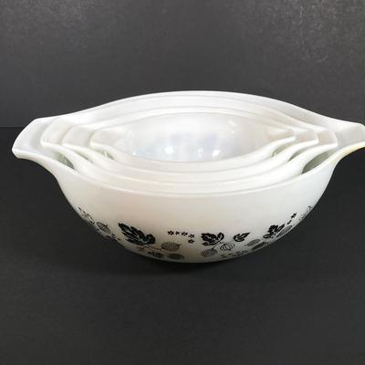 LOT 245: Vintage Pyrex Gooseberry Cinderella Mixing Bowl Four Piece Set (White / Black)