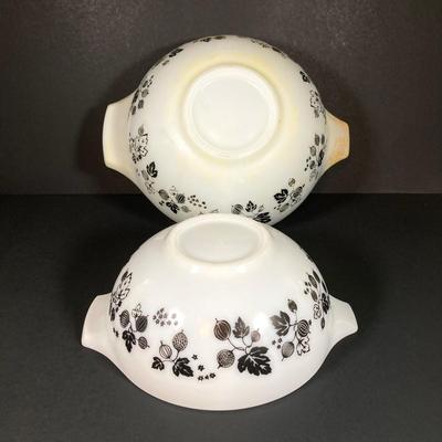 LOT 245: Vintage Pyrex Gooseberry Cinderella Mixing Bowl Four Piece Set (White / Black)
