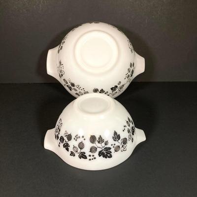 LOT 245: Vintage Pyrex Gooseberry Cinderella Mixing Bowl Four Piece Set (White / Black)