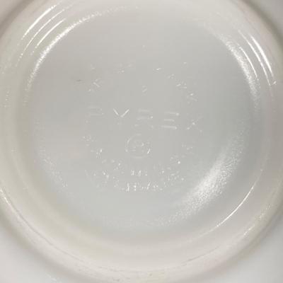 LOT 245: Vintage Pyrex Gooseberry Cinderella Mixing Bowl Four Piece Set (White / Black)