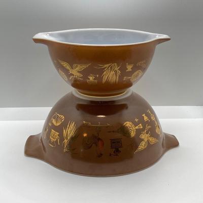 LOT 252: Three Piece Early American Pyrex Cinderella Mixing Bowl Set