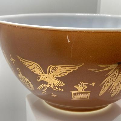 LOT 252: Three Piece Early American Pyrex Cinderella Mixing Bowl Set