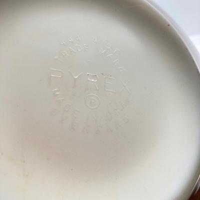 LOT 252: Three Piece Early American Pyrex Cinderella Mixing Bowl Set