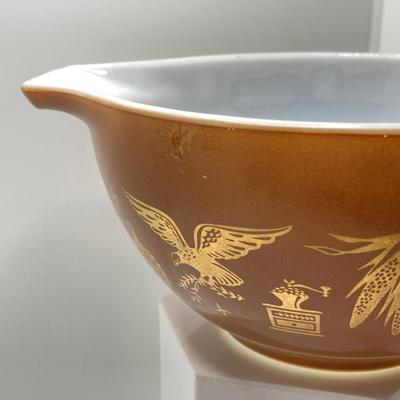 LOT 252: Three Piece Early American Pyrex Cinderella Mixing Bowl Set