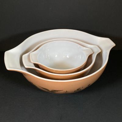 LOT 252: Three Piece Early American Pyrex Cinderella Mixing Bowl Set