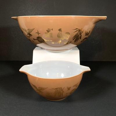 LOT 252: Three Piece Early American Pyrex Cinderella Mixing Bowl Set