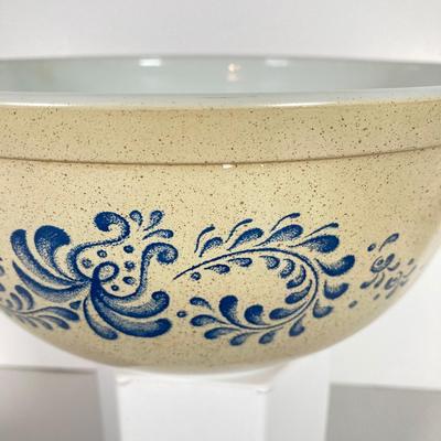 LOT 255: Collection of Five Pyrex Nesting Bowls - Early American, Homestead and Woodland Patterns