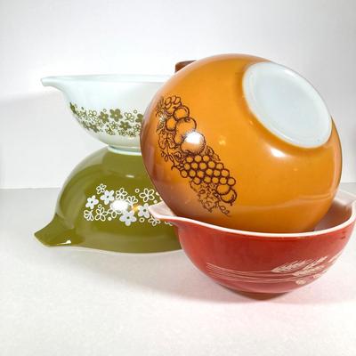 LOT 256: Four Vintage Cinderella Mixing Bowls - Spring Daisy Blossom, Autumn Harvest Wheat and Old Orchid