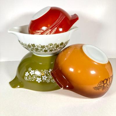 LOT 256: Four Vintage Cinderella Mixing Bowls - Spring Daisy Blossom, Autumn Harvest Wheat and Old Orchid