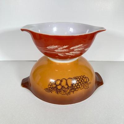 LOT 256: Four Vintage Cinderella Mixing Bowls - Spring Daisy Blossom, Autumn Harvest Wheat and Old Orchid