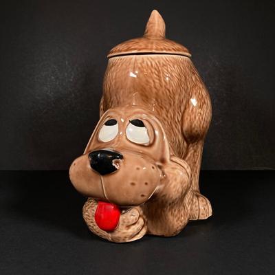 LOT 263: Vintage McCoy USA 0272 Thinking Hound Dog Cookie Jar