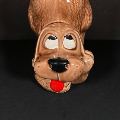 LOT 263: Vintage McCoy USA 0272 Thinking Hound Dog Cookie Jar