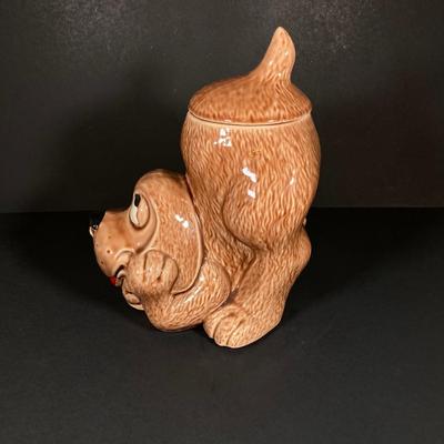 LOT 263: Vintage McCoy USA 0272 Thinking Hound Dog Cookie Jar