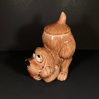 LOT 263: Vintage McCoy USA 0272 Thinking Hound Dog Cookie Jar