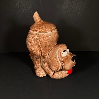 LOT 263: Vintage McCoy USA 0272 Thinking Hound Dog Cookie Jar