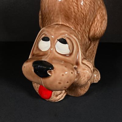 LOT 263: Vintage McCoy USA 0272 Thinking Hound Dog Cookie Jar